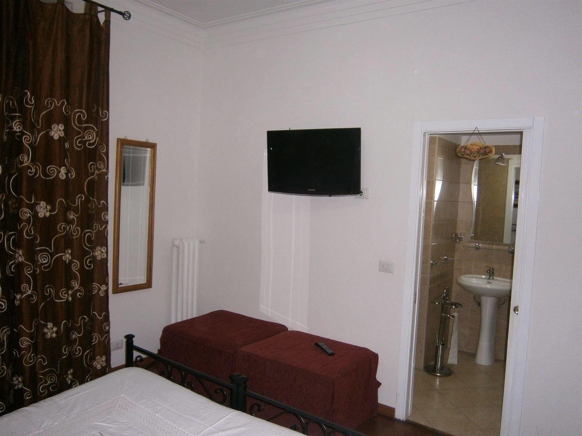 Lucky House Hotel Рим Екстериор снимка