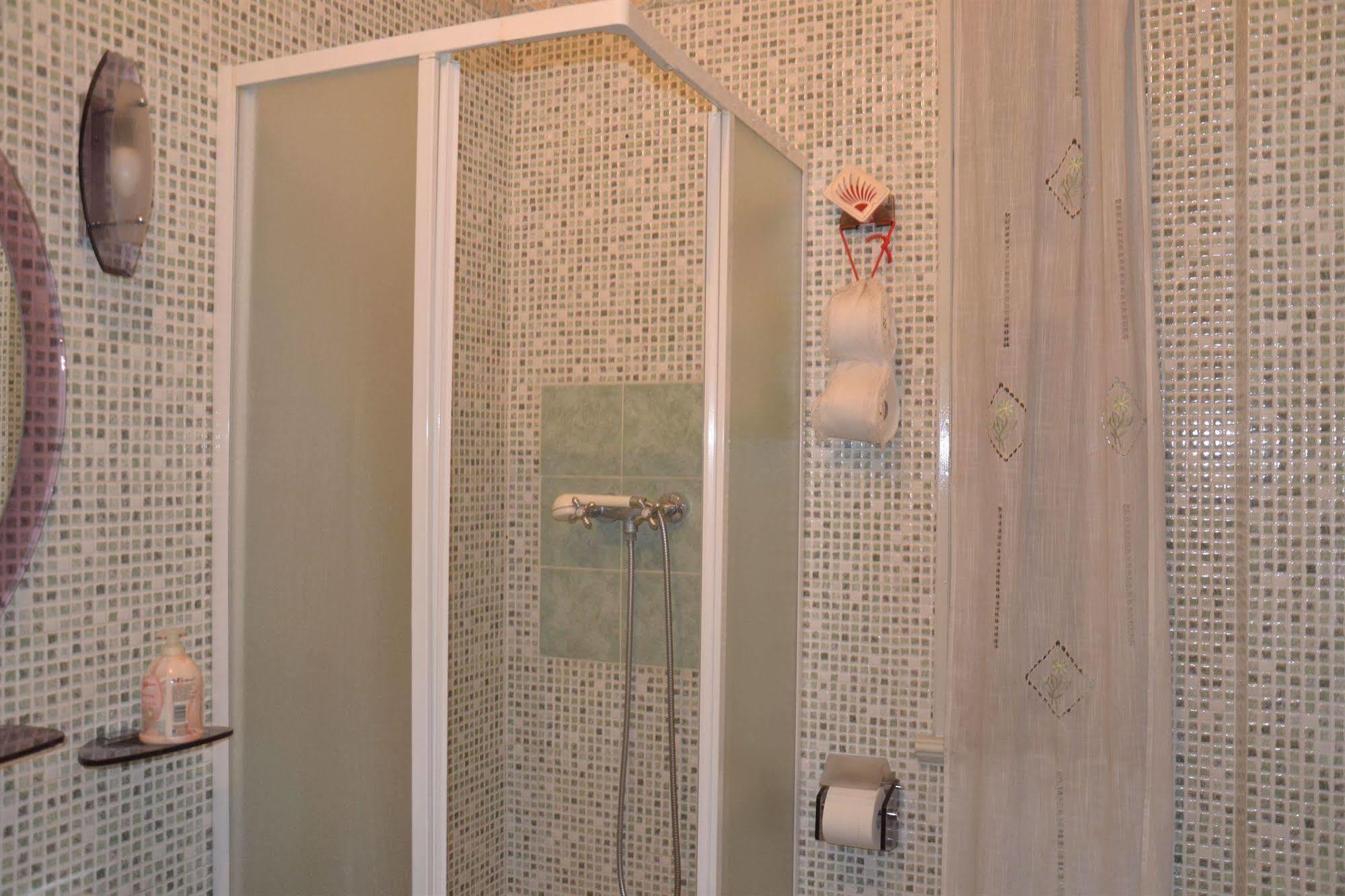 Lucky House Hotel Рим Екстериор снимка