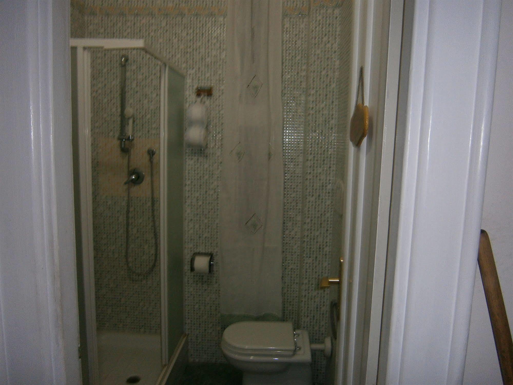 Lucky House Hotel Рим Екстериор снимка