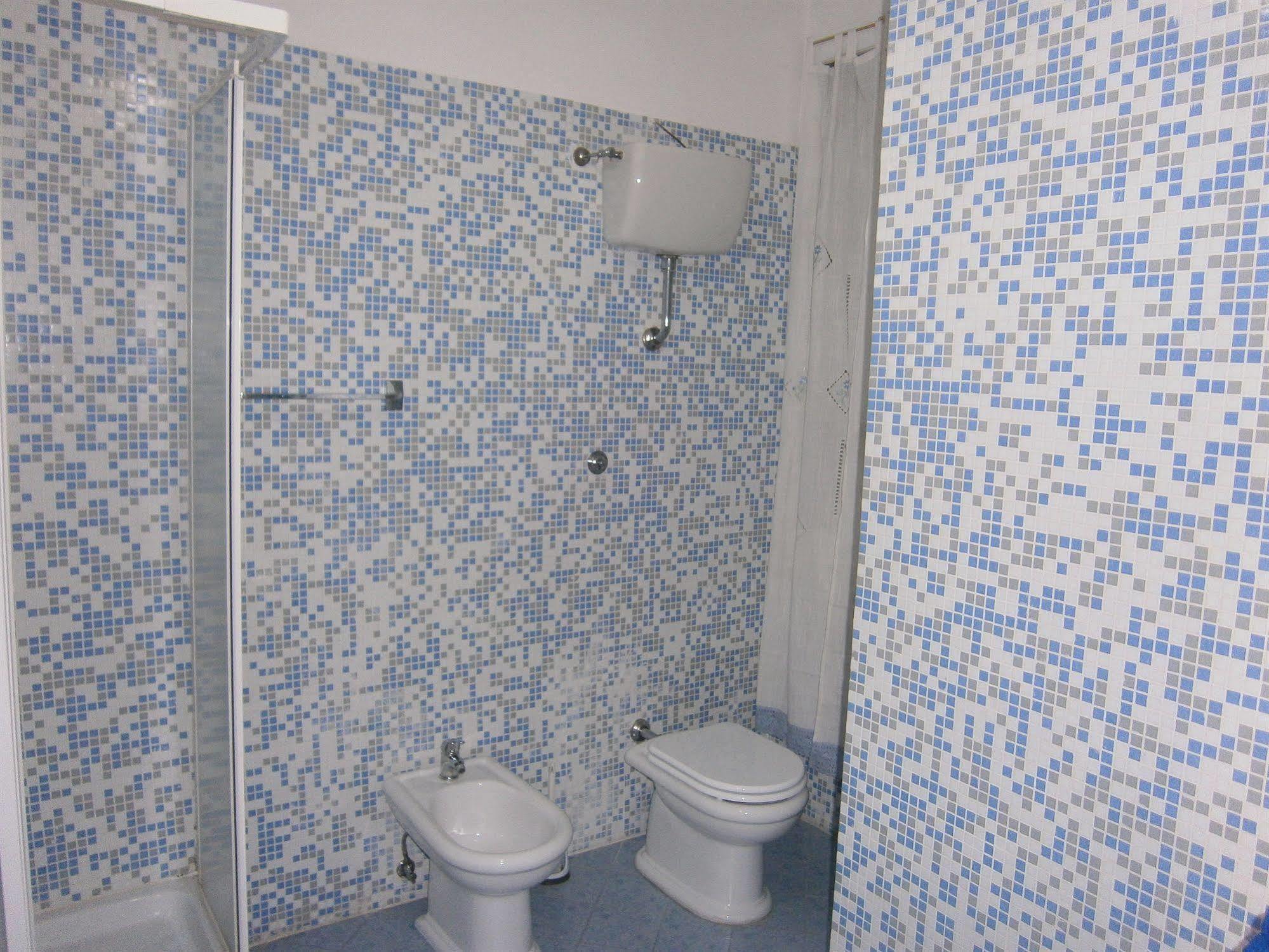 Lucky House Hotel Рим Екстериор снимка