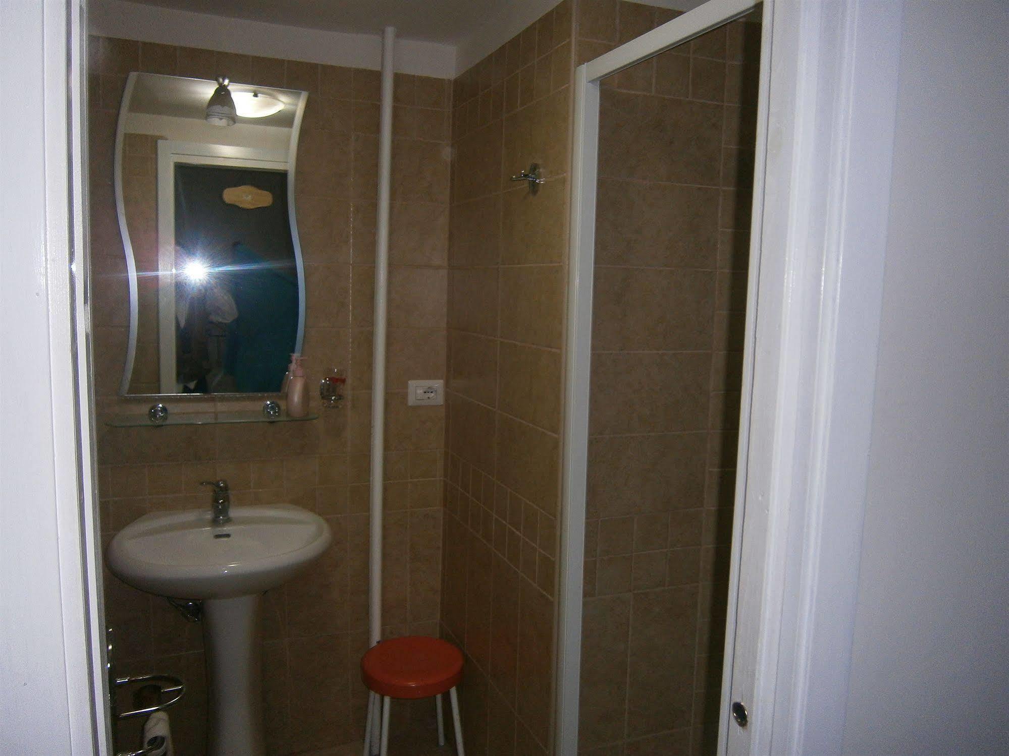 Lucky House Hotel Рим Екстериор снимка