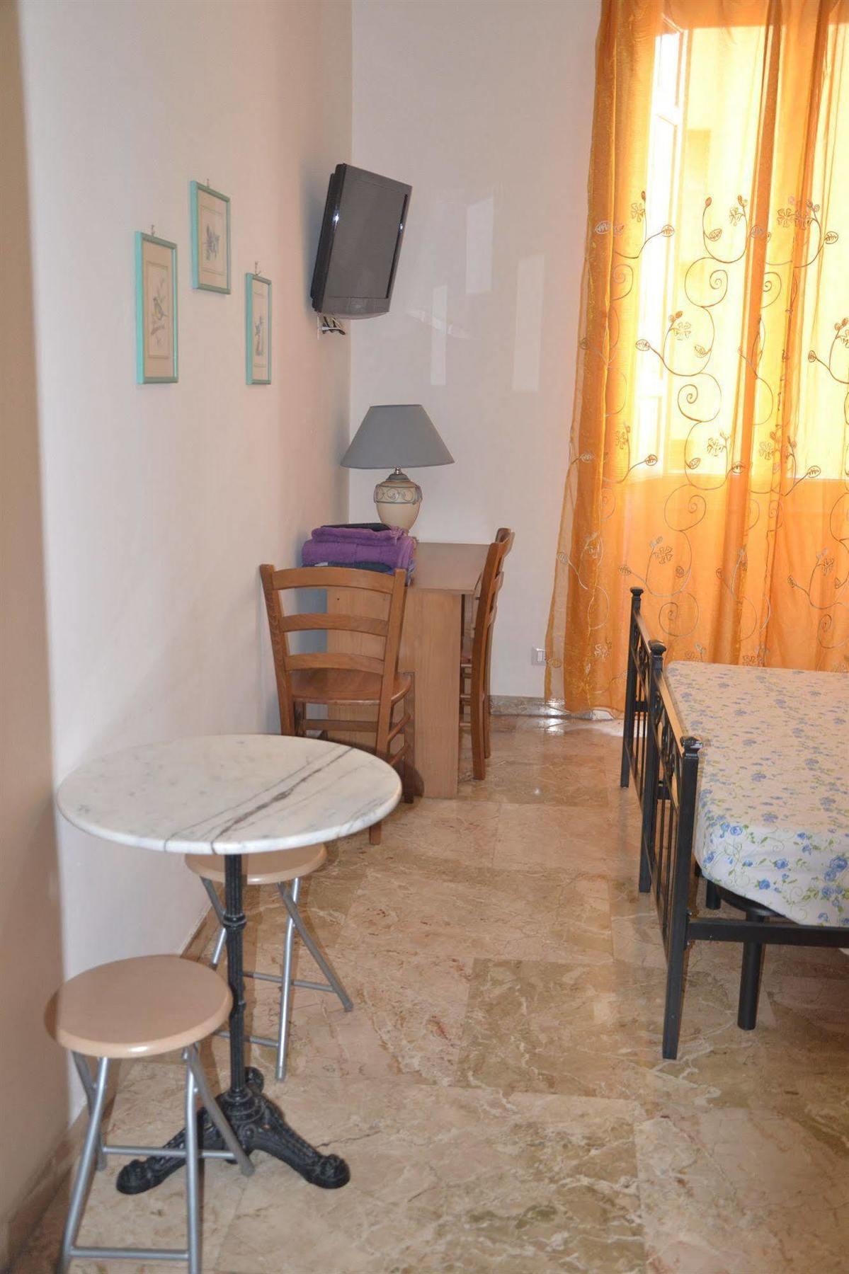 Lucky House Hotel Рим Екстериор снимка