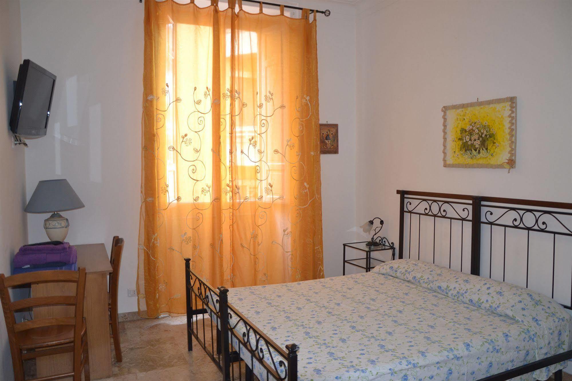 Lucky House Hotel Рим Екстериор снимка